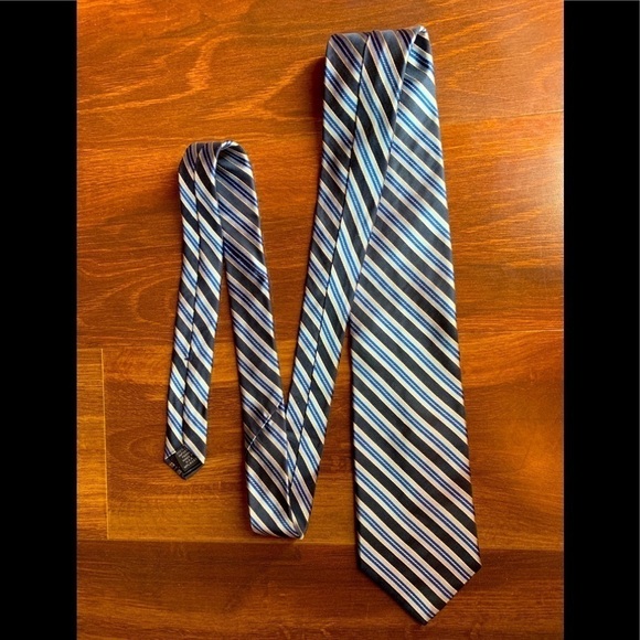 🍁SALE🍁NAUTICA Striped Blue White  Silk  Repp Necktie - Picture 2 of 8